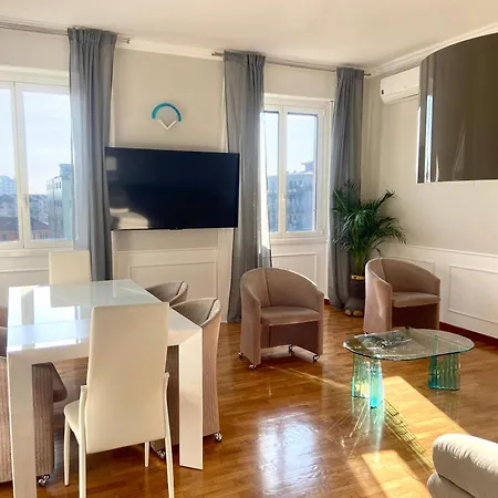 Bright 3 Bed With Balcony Overlooking Navigli! Milan