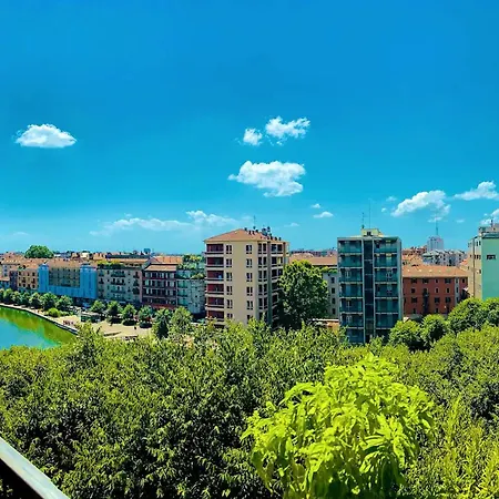 Bright 3 Bed With Balcony Overlooking Navigli! Milan