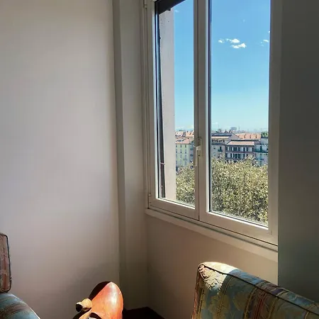 Bright 3 Bed With Balcony Overlooking Navigli! Appartement *