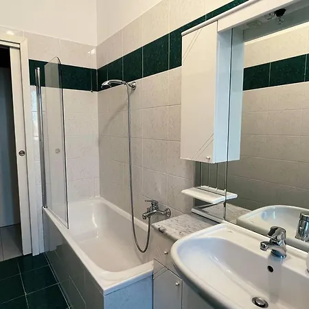 Bright 3 Bed With Balcony Overlooking Navigli! Appartement *